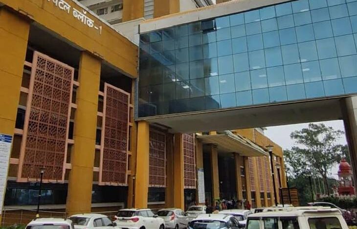हमीदिया अस्पताल में इंटर्न डॉक्टर को 10वीं मंजिल पर बनाया बंधक, एचओडी पर 3 दिन भूखा रखने का आरोप 1 123333