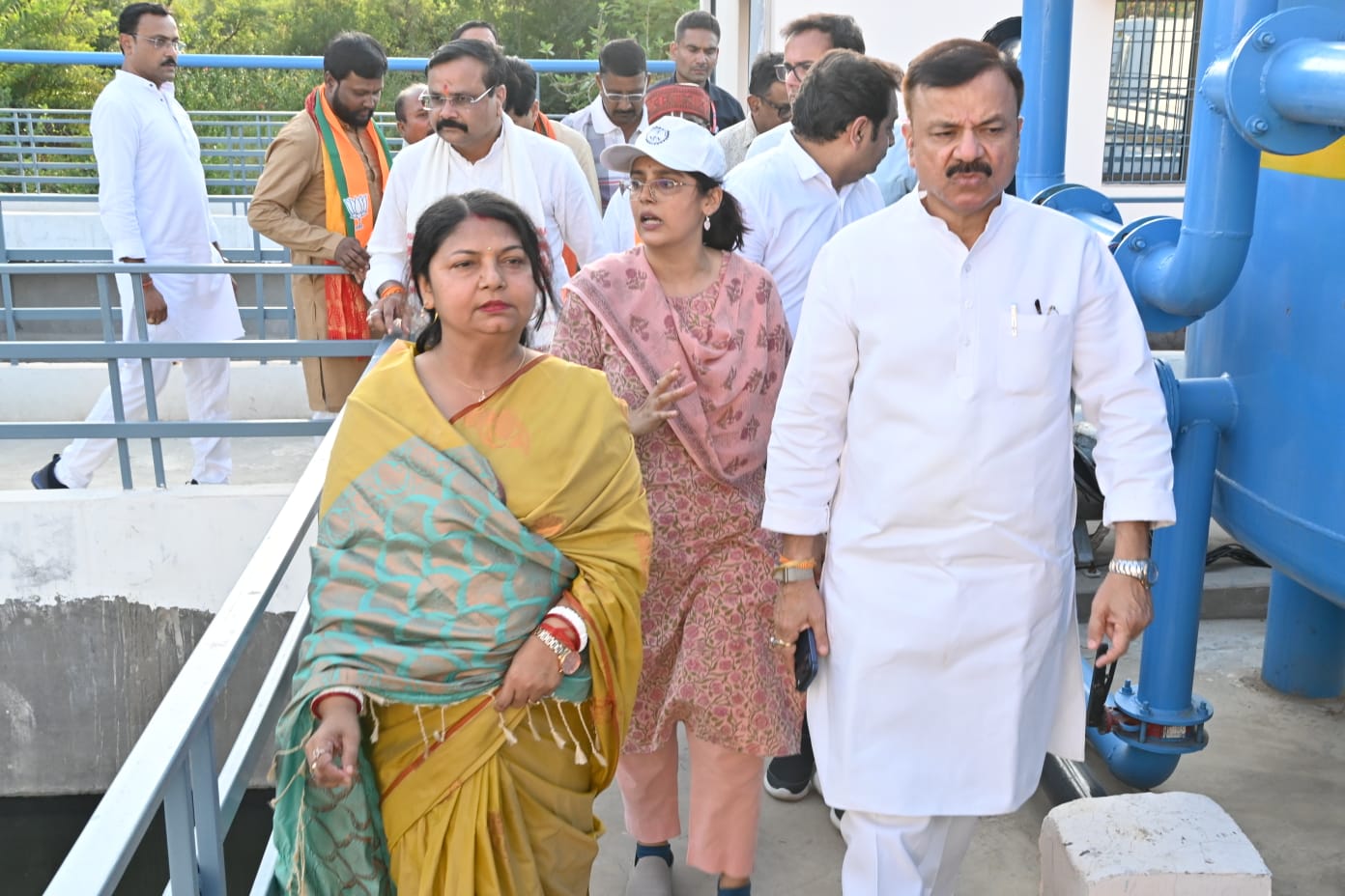 मसुरहा घाट पर प्रभारी मंत्री ने किया श्रमदान, जल संरक्षण का दिया संदेश 6 13