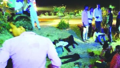 घायलों का रेस्क्यू कर रहे अमदरा टीआई को ट्रक ने मारी ठोकर, गंभीर घायल, नेशनल हाईवे 30 में रोहनिया के पास हादसा, दो की मौत, दो दर्जन घायल 9 2000