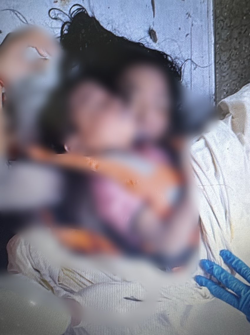 “कुछ तस्वीरें सिर्फ तस्वीरें नहीं होतीं, वो वक्त के सीने पर दर्ज दर्द की इबारत होती हैं…इतिहास युद्धों से ही नहीं कांपता, कभी-कभी एक मां की ख़ामोश मौत भी सदियों तक रुला जाती है…” 2 IMG 20260510 WA0046