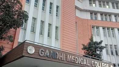 गांधी मेडिकल नर्सिंग कॉलेज में अव्यवस्थाओं को लेकर एनएसयूआई का प्रदर्शन चेतावनी छात्राओं की प्रताड़ना और कक्षों पर कब्जे के आरोप, प्रशासन से जांच की मांग 6 IMG 20260521 WA0015