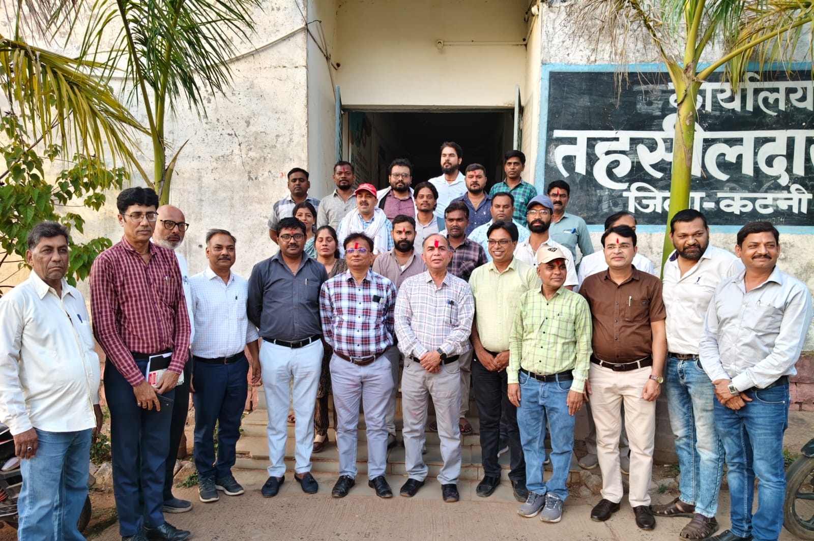 प्रदीप मिश्रा होंगे बहोरीबन्द के नये एसडीएम , राकेश चौरसिया को दी गई विदाई 2 IMG 20260522 WA1193