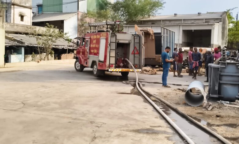 माधवनगर में अजय फुट रबर प्लांट में भीषण आग, चार दमकल गाड़ियां मौके पर 1 IMG 20260525 WA0038