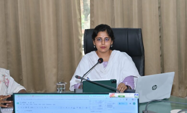 विकास कार्यों की समीक्षा में सख्ती, लापरवाह अधिकारियों को फटकार 1 IMG 20260526 WA0050