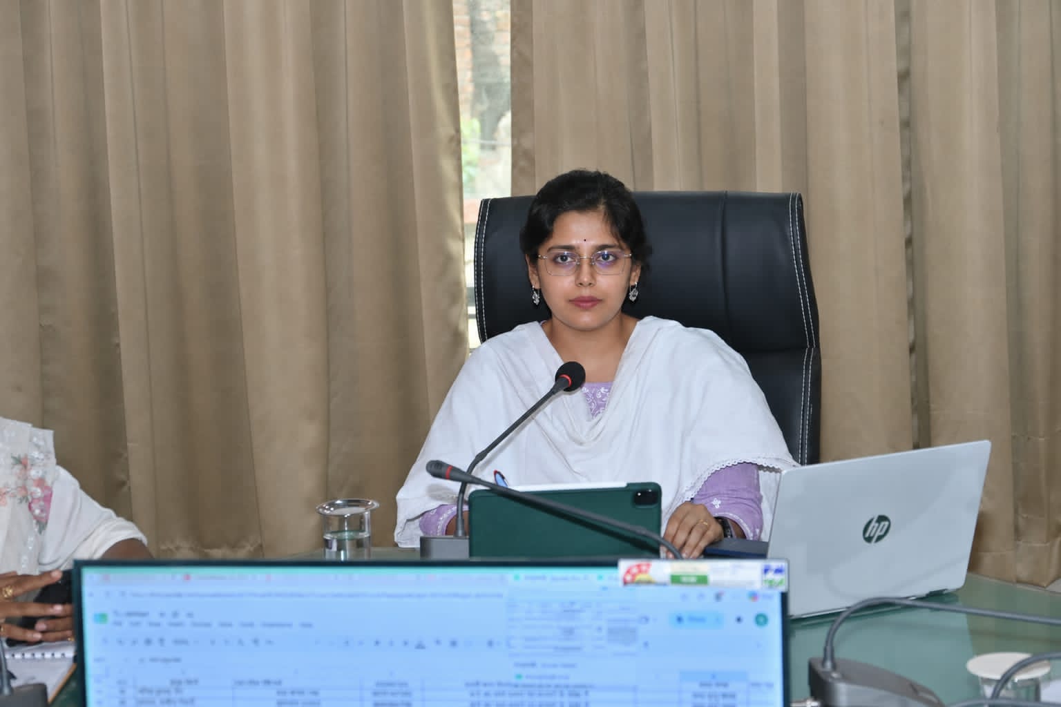 विकास कार्यों की समीक्षा में सख्ती, लापरवाह अधिकारियों को फटकार 4 IMG 20260526 WA0050