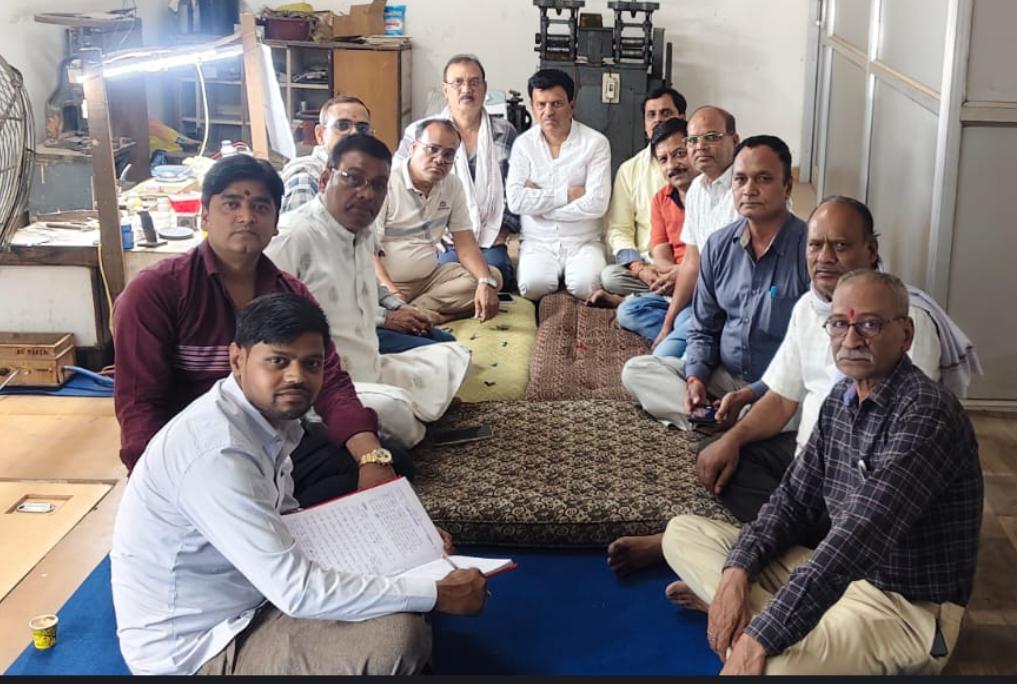 शीघ्र होंगे कटनी सराफा एसोसिएशन के चुनाव, 7 सदस्यीय चुनाव समिति बनी, बैठक में तय हुई रूपरेखा 2 IMG 20260527 WA0892
