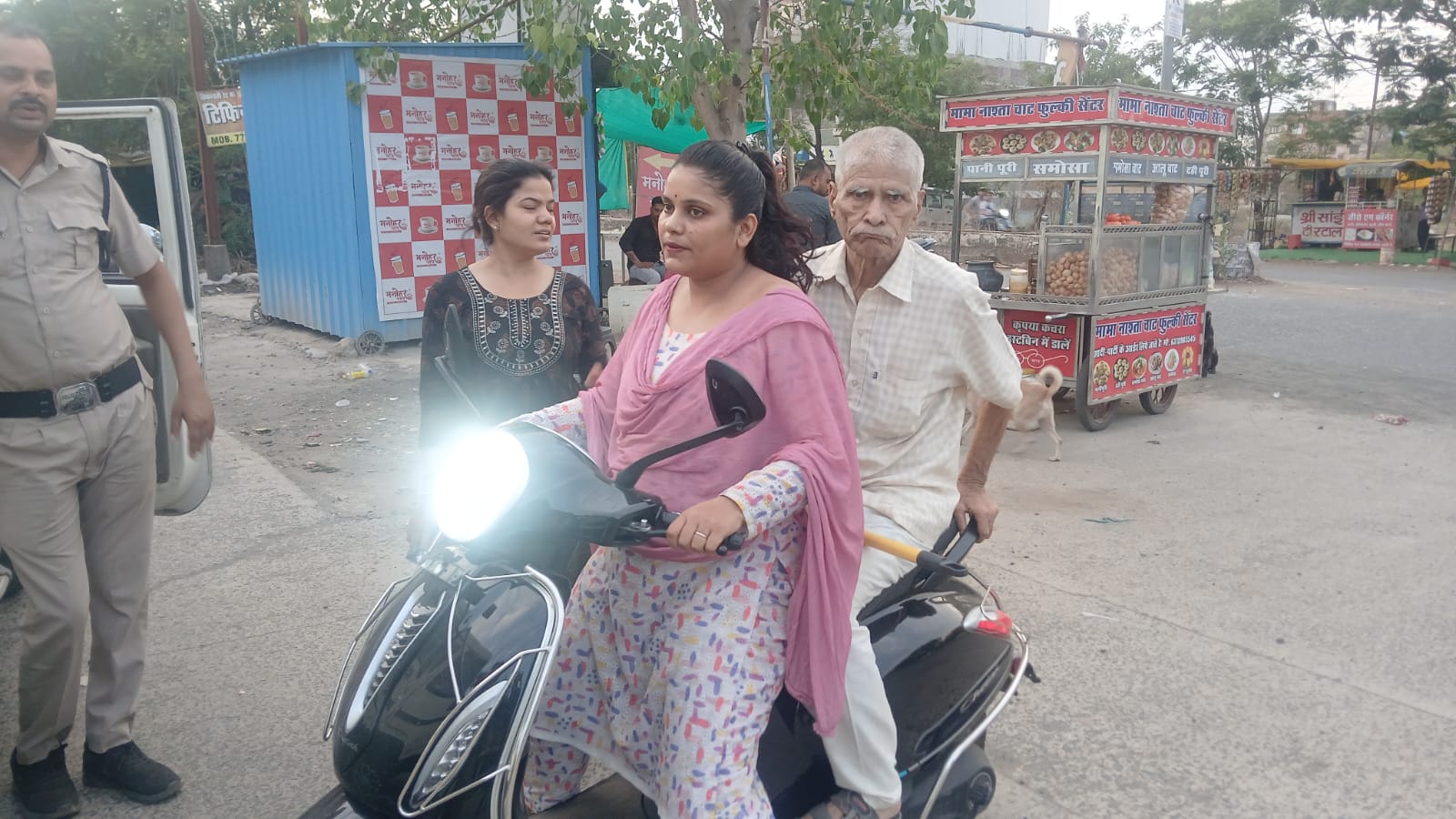 विजयनगर पुलिस की तत्परता से बुजुर्ग अपने परिजनों से मिले, सुरक्षित घर पहुंचाया 3 IMG 20260531 WA0115