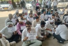प्राथमिक शिक्षक भर्ती में देरी पर चयनित अभ्यर्थियों का प्रदर्शन, जल्द नियुक्ति की मांग 11 IMG20260511124957