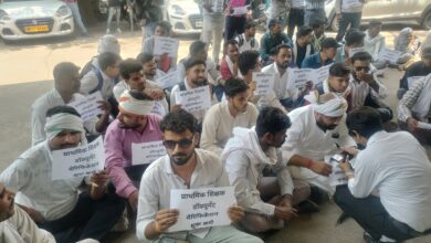 प्राथमिक शिक्षक भर्ती में देरी पर चयनित अभ्यर्थियों का प्रदर्शन, जल्द नियुक्ति की मांग 7 IMG20260511124957