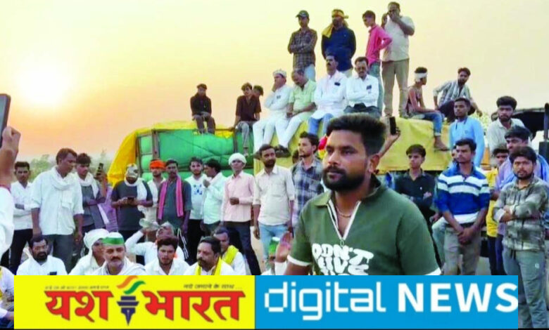 उपज बेचने तीन-चार दिन इंतजार, पटोरी साइलो केंद्र पर फूटा किसानों का गुस्सा, स्लॉट बुकिंग और अव्यवस्थाओं को लेकर सडक़ पर दिया धरना 1 IMG 20260517 123707