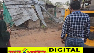 पहरूआ में अतिक्रमणकारियों के रसूख पर चली जेसीबी, 65 लाख रुपए मूल्य की शासकीय भूमि से हटाया अतिक्रमण 8 IMG 20260526 201507
