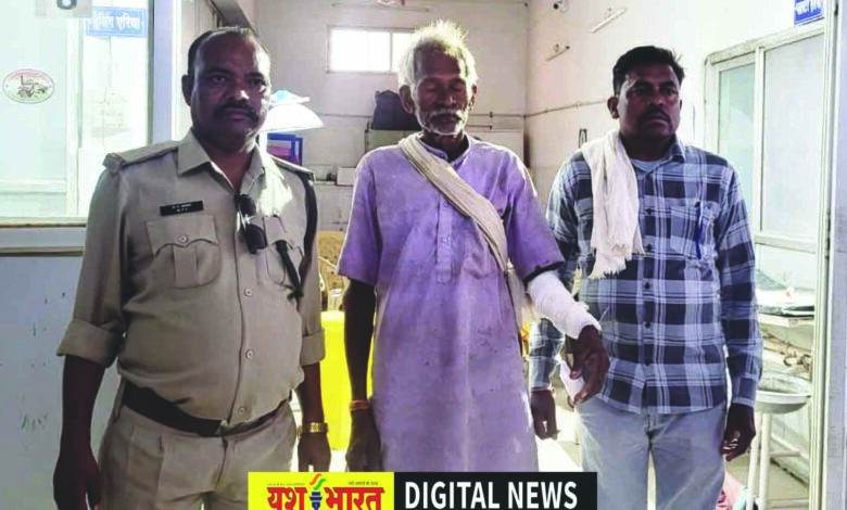 तेंदुए से भिड़ा 85 वर्षीय बुजुर्ग, गर्दन पर हमला किया, बुजुर्ग ने कान पकडक़र डंडे से मारा, जिला अस्पताल रिफर 1 Page 1 copy 1