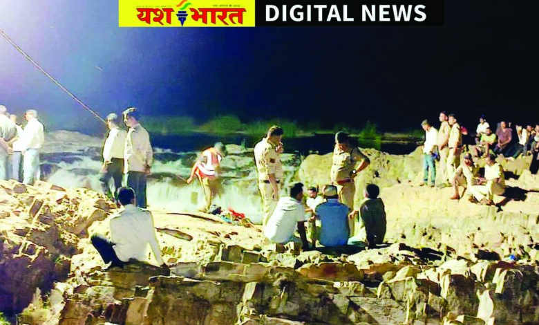 12 घंटे बाद महानदी में मिली किशोर की लाश, गोताखोरों ने रात भर चलाया रेस्क्यू ऑपरेशन, दोस्तों के साथ नहाने गया था 15 वर्षीय किशोर अनुपम 1 Page 1 copy 3