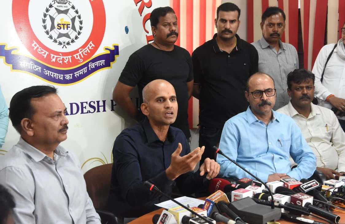 STF me press conference gandhi nagar me STF ne chapa mara nasila cup sirf ko lekar 2