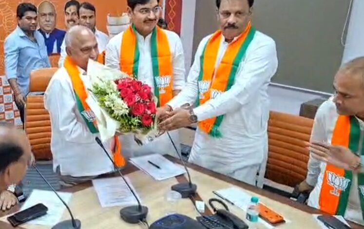कांग्रेस को किसानों की बात करने का अधिकार नहीं हेमंत खंडेलवाल , बीजेपी मीडिया विभाग की बैठक में पदाधिकारियों को सौंपी गई जिम्मेदारियां 1 Screenshot 2026 05 06 15 52 49 94 6012fa4d4ddec268fc5c7112cbb265e7