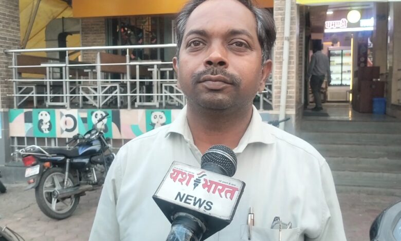 भोपाल में खाद्य सुरक्षा पर फिर सवाल, सैंडविच में कीड़े निकलने का वीडियो वायरल 1 Screenshot 2026 05 08 11 38 37 46 99c04817c0de5652397fc8b56c3b3817