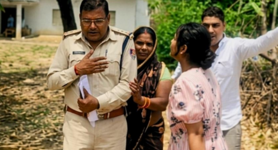 पुलिसकर्मियों को बनाया बंधक ,चोरी के मामले में पूछताछ करने गई थी टीम: पुलिस ने थाने में दर्ज कराया मामला 1 Screenshot 20260507 114647.WhatsApp