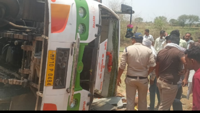 महादेव घाट के आगे यात्री बस पलटी, 8 यात्री घायल: पुलिस ने मौके पर पहुंचकर कराया रेस्क्यू, चालक-परिचालक फरार 13 Screenshot 20260508 155611.WhatsApp