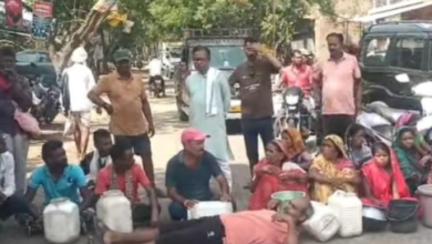 पेयजल संकट : आक्रोशित ग्रामीणों ने किया चक्काजाम, थम गया डिंडोरी-शहडोल मार्ग, मंत्री ने ठेकेदार पर एफआईआर और ब्लैकलिस्ट करने के दिए निर्देश 14 Screenshot 20260519 161700.WhatsApp