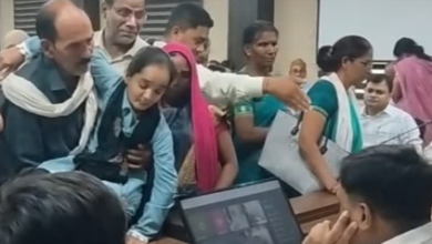 साहब... पीएम आवास में नाम जोड़ने जनपद सहायक सेक्रेटरी मांग रहे 2 हजार की रिश्वत, कलेक्टर ने अधिकारियों को लगाई फटकार 7 Screenshot 20260520 162248.WhatsApp