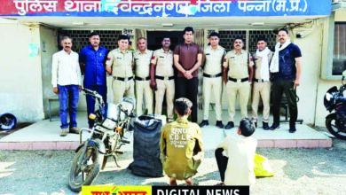 डिलीवरी के पहले पुलिस की गिरफ्त में शराब तस्कर, देवेन्द्रनगर पुलिस ने की कार्रवाई, 2 आरपियों से 7 पेटी अवैध शराब बरामद 8 Untitled 1