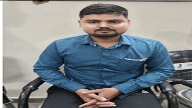 कालोनाइजर से रिश्वत मांगना पड़ा भारी: एसडीएम तेंदूखेड़ा के स्टेनो सौरभ यादव 30 हजार लेते रंगे हाथ गिरफ्तार 8 Untitled 2 copy 8