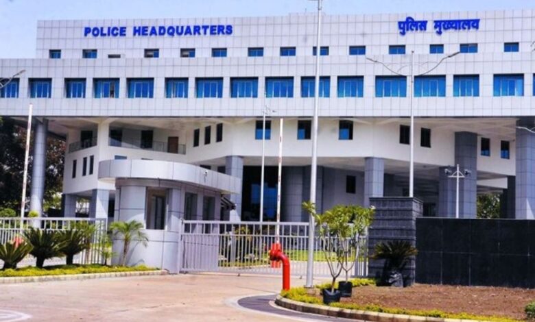 चेकिंग प्वाइंट से नदारद एसआई समेत 5 पुलिसकर्मी निलंबित - सुरक्षा व्यवस्था में लापरवाही पर कमिश्रर ने की कार्रवाई 1 WhatsApp Image 2026 04 13 at 11.41.25