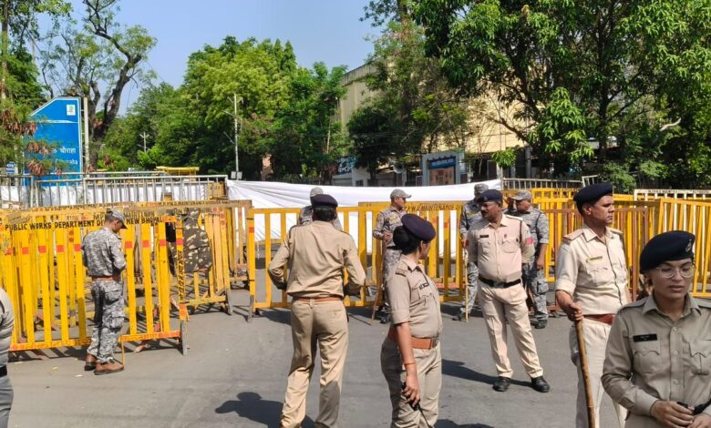 70 साल पुरानी बस्ती पर चला बुलडोजर - छावनी बना पॉलिटेक्निक चौराहा, कांग्रेस का रात भर धरना और भारी बवाल 1 WhatsApp Image 2026 05 02 at 12.24.36