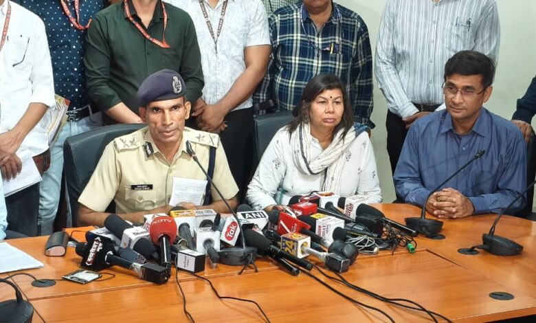 यश भारत ब्रेकिंग - पूर्व छात्र ने छह दोस्तों के साथ मिलकर आईएएस अकादमी संचालिका को बनाया था बंधक - क्राइम ब्रांच ने 1.89 करोड़ की लूट का किया पर्दाफाश - मास्टरमाइंड प्रियांक शर्मा सहित 6 आरोपी गिरफ्तार 1 WhatsApp Image 2026 05 03 at 16.25.01