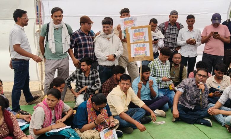 13% ओबीसी होल्ड हटाने की मांग को लेकर अभ्यर्थियों ने अंबेडकर पार्क में किया प्रदर्शन 1 WhatsApp Image 2026 05 10 at 13.39.02