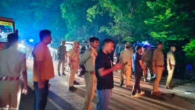 बाराबंकी में दर्दनाक सड़क हादसा: खराब बस ठीक कर रहे चालक की मौत, तेज रफ्तार डीसीएम ने मारी टक्कर 8 WhatsApp Image 2026 05 11 at 20.01.28