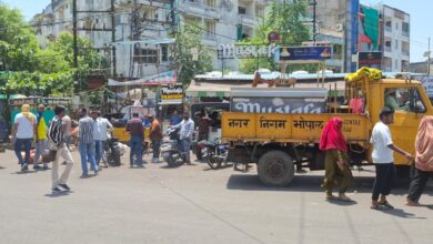 लिली टॉकीज चौराहे पर रेस्टोरेंट का अवैध कब्जा नेस्तनाबूद, सड़क पर रेंग रहे रसूखदारों के काउंटर जब्त 7 WhatsApp Image 2026 05 16 at 11.35.10