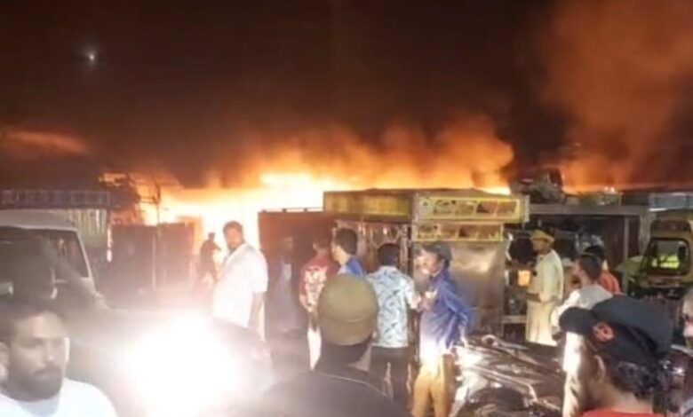 लक्ष्मी टॉकीज सराए में देर रात लगी आ- फलों से भरे ठेले जलकर राख 1 WhatsApp Image 2026 05 16 at 12.37.10