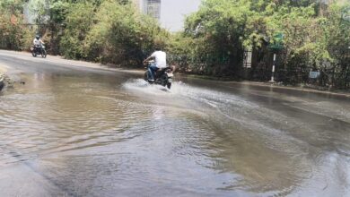 भीषण गर्मी में हजारों लीटर पानी सडक़ पर बर्बाद - अरेरा हिल्स की ग्रीन मिडोस कॉलोनी में तीन दिन से रिसाव जारी, रहवासी परेशान 8 WhatsApp Image 2026 05 21 at 10.22.15