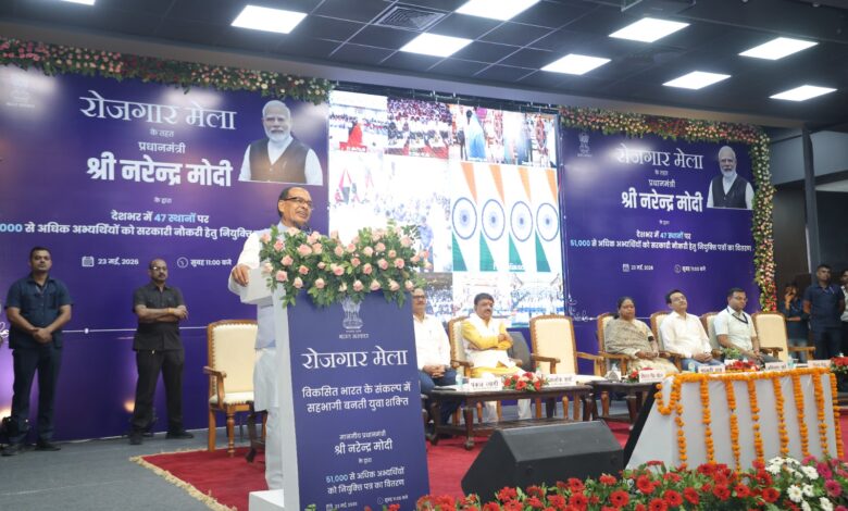 भोपाल में रोजगार मेले का भव्य आयोजन: 101 युवाओं को मिले नियुक्ति पत्र 1 WhatsApp Image 2026 05 23 at 16.06.56
