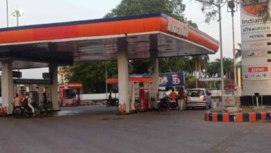 पेट्रोल और डीजल के दामों में इजाफा, कम्पनियों को रहे नुकसान की भरपाई करने सरकार ने लिया फैसला 9 images