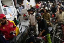 ईरान युद्ध से पाकिस्तान पर संकट गहराया, पेट्रोल-डीजल बचाने के लिए शहबाज सरकार ने बढ़ाई सख्ती 11 pakistan oil crisis 2026 03 594d89a28286d05aeaa4cf0dea0b6516