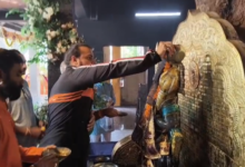 कमला पार्क स्थित शनि मंदिर में उमड़ा आस्था का जनसैलाब, उंगली पर तिल-तेल चढ़ाने की रीत रही आकर्षण का केंद्र 11 shani