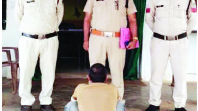लखापतेरी में उपद्रव मचा रहा युवक, पुलिस ने किया गिरफ्तार, न्यायालय के आदेश पर भेजा गया जेल 7 01 14