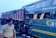 यमुना एक्सप्रेसवे पर मौत की रफ्तार! ट्रेलर से भिड़ी डबल डेकर वोल्वो बस, 4 की मौत, 25 यात्री घायल 11 01 38