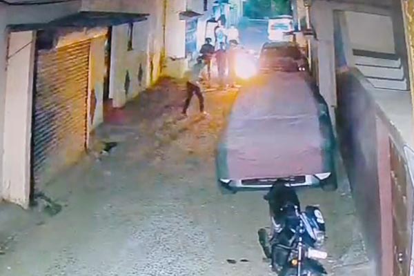 रांझी की अंजलि कॉलोनी में बमबाजी से दहशत, होटल विवाद के बाद कर्मचारी को बनाया निशाना 1 010 3