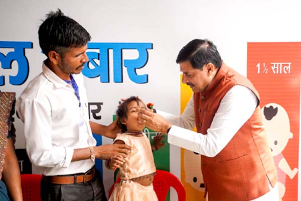 मुख्यमंत्री ने कुकरू से पल्स पोलियो अभियान का किया शुभारंभ, तीन बच्चों को पिलाई पोलियो की खुराक 1 010 6