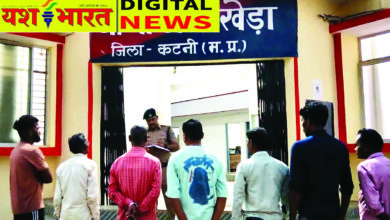 निगरानी बदमाशों के घर पहुंची पुलिस, असामाजिक तत्वों की ली टोह, कानून व्यवस्था मजबूत बनाने की कवायद 7 02 5