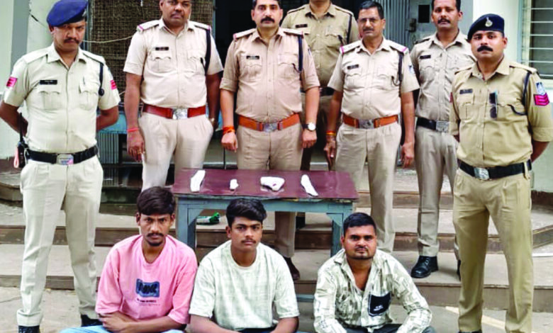 पिस्टल और धारदार चाकू के साथ चार आरोपी गिरफ्तार, कुठला पुलिस की ताबड़तोड़ कार्रवाई 1 03 21