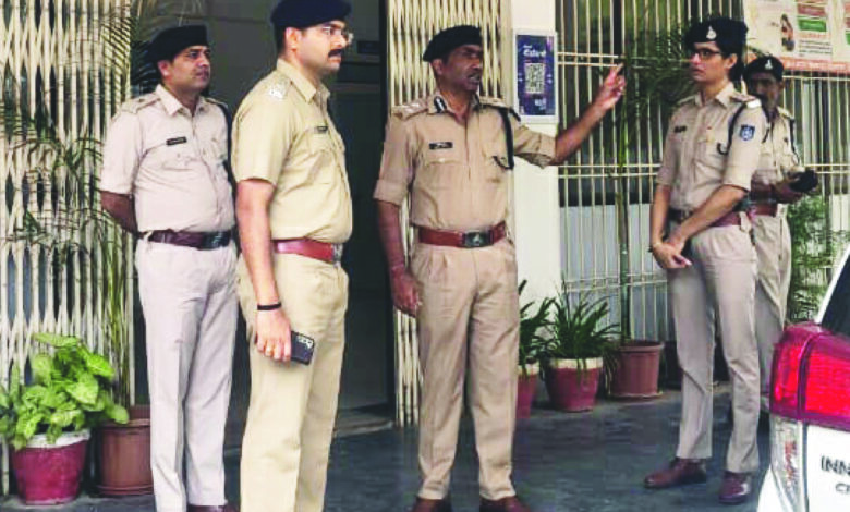 आमजन की शिकायतों पर तुरंत लें प्रभावी एक्शन, कोतवाली थाने पहुंचे डीआईजी, किया औचक निरीक्षण 1 04 1