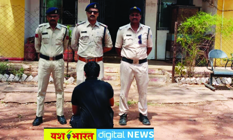 करहियाकला में सटोरिए के ठिकाने पर पुलिस की दबिश, सट्टा खिलाते आरोपी रंगे हाथ गिरफ्तार, मामला दर्ज 1 04 19