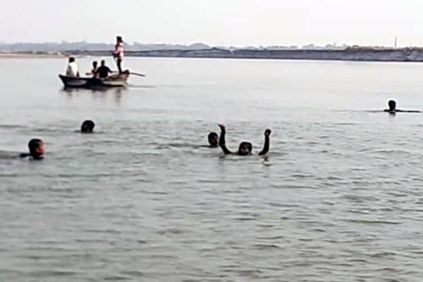 सरयू नदी में बड़ा हादसा, परिवार संग नहाने आए दो बालक डूबे, तलाश जारी 1 05 13