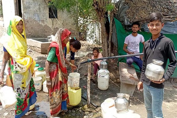 दो लाख लोग बूंद-बूंद पानी को मोहताज,एक टाइम सप्लाई से मचा हाहाकार 1 05 17