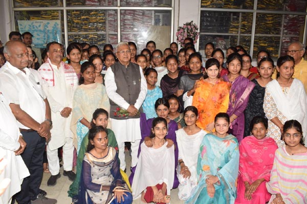 राज्यपाल मंगूभाई पटेल पहुंचे जबलपुर, छात्राओं से किया संवाद, राष्ट्रपति की अगवानी करेंगे 1 05 19