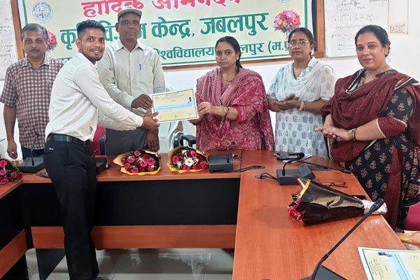 सीसीआईएनएम के अंतर्गत खाद एवं उर्वरक विक्रेताओं को प्रशिक्षण प्रमाण पत्र वितरित 1 07 9